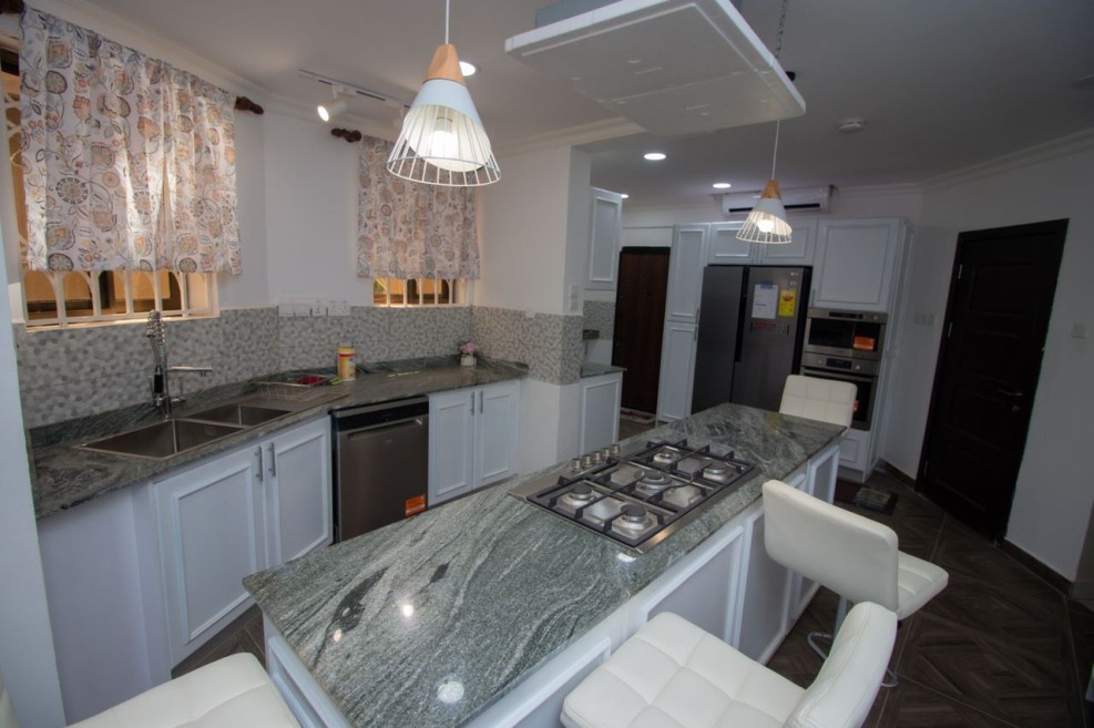 Contemporary Office Full View